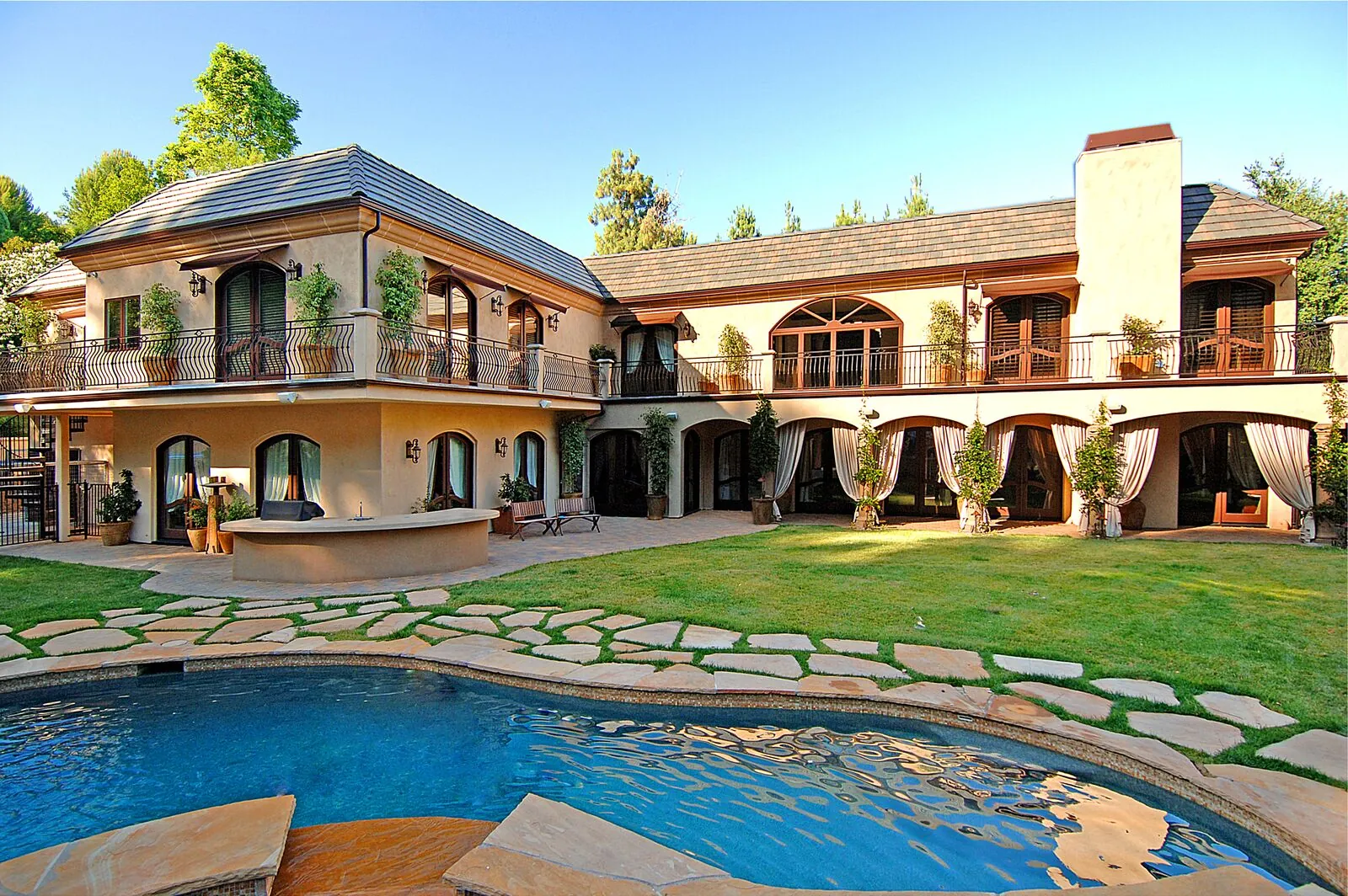 Comber Estate in Tarzana, a new home built by Westec Construction